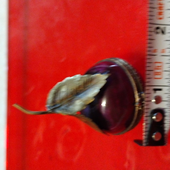 Authentic Limoges cherry porcelain box. Hand painted - Picture 6 of 6